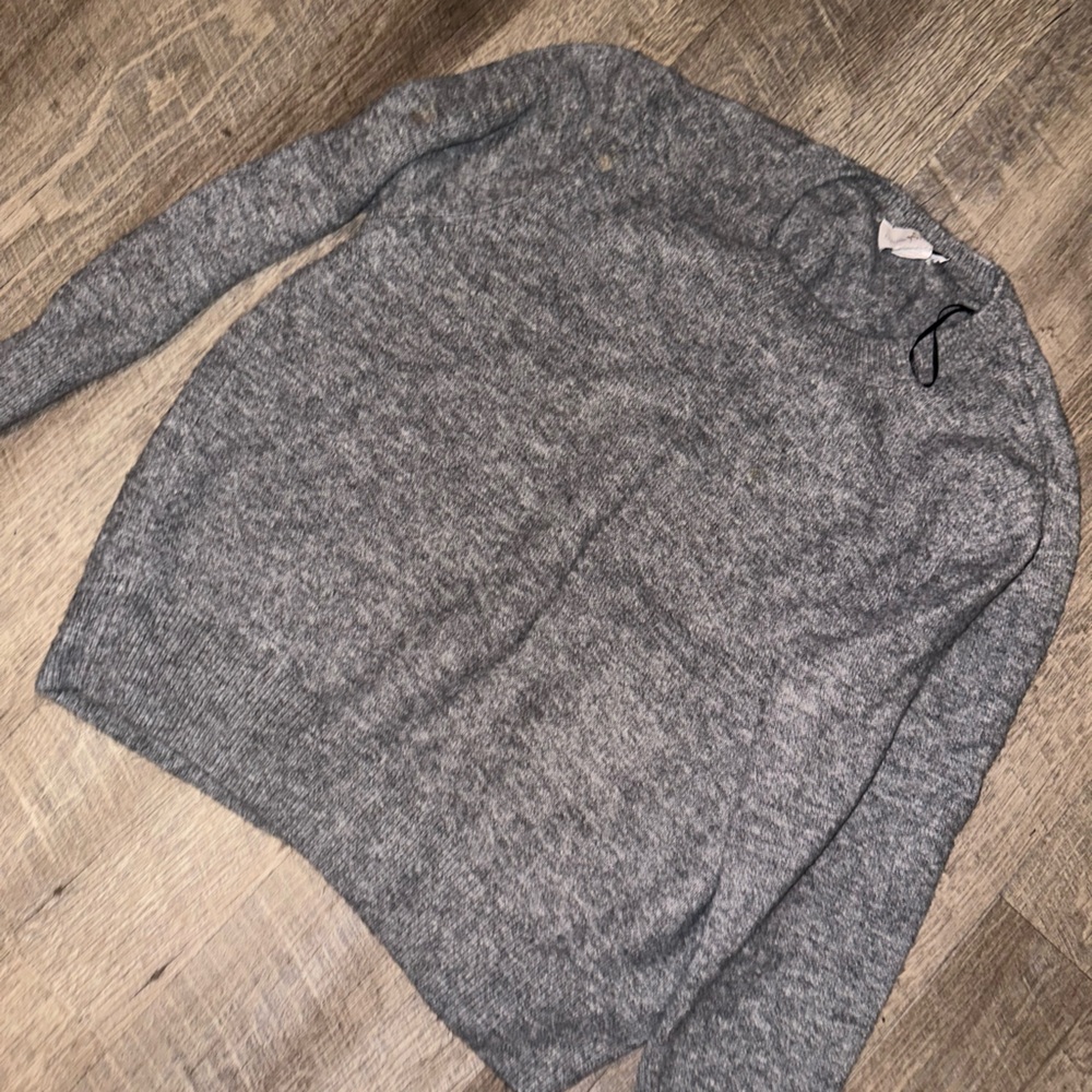 Grey sweatshirt